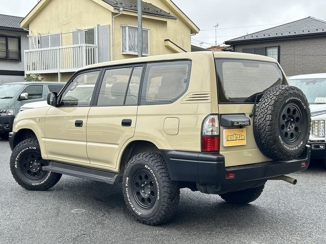 Mazda Bongo rear view