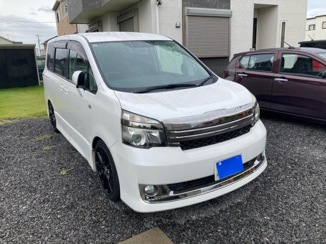 Mazda Bongo front view