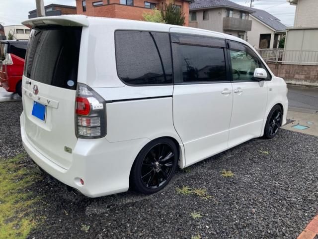 Mazda Bongo rear view