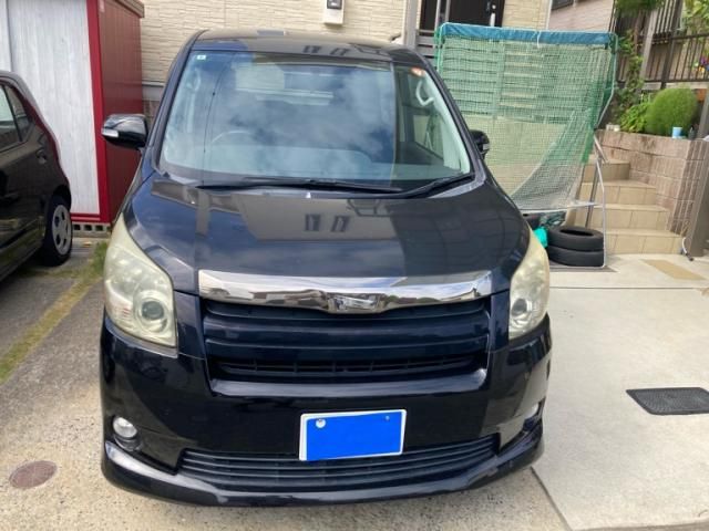 Mazda Bongo front view
