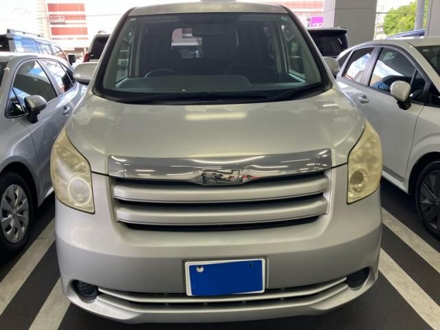 Mazda Bongo front view