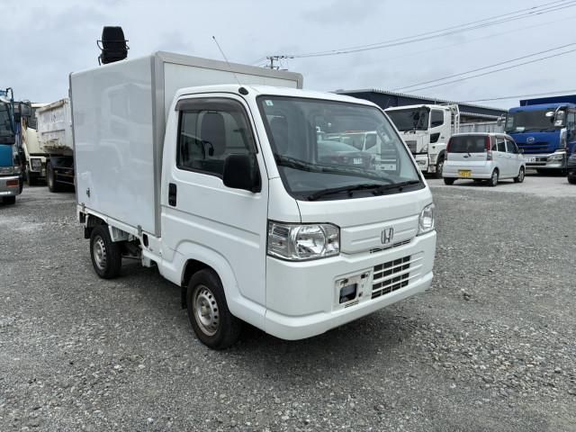 Mazda Bongo rear view