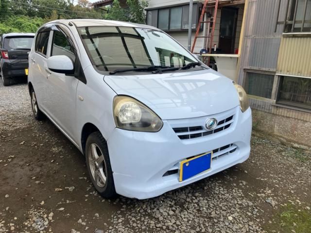 Mazda Bongo front view