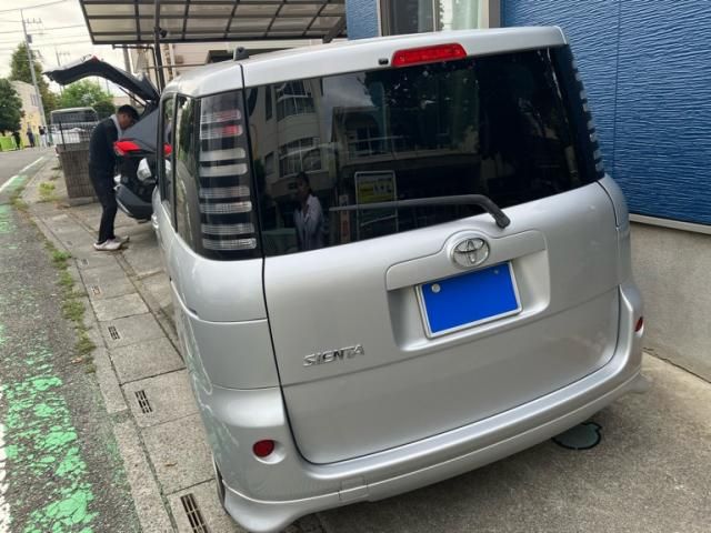 Mazda Bongo rear view