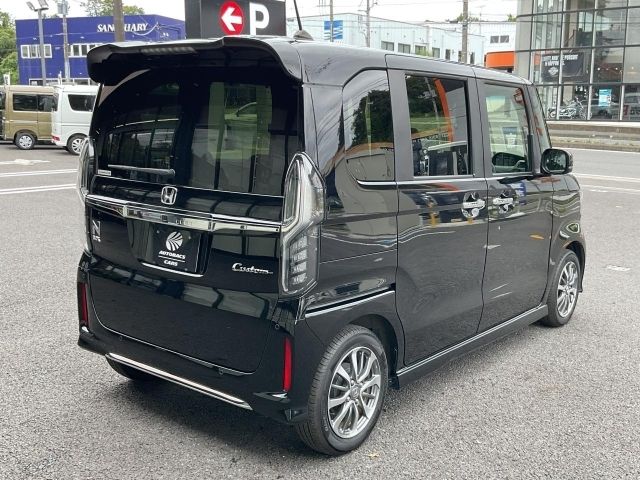 Mazda Bongo rear view