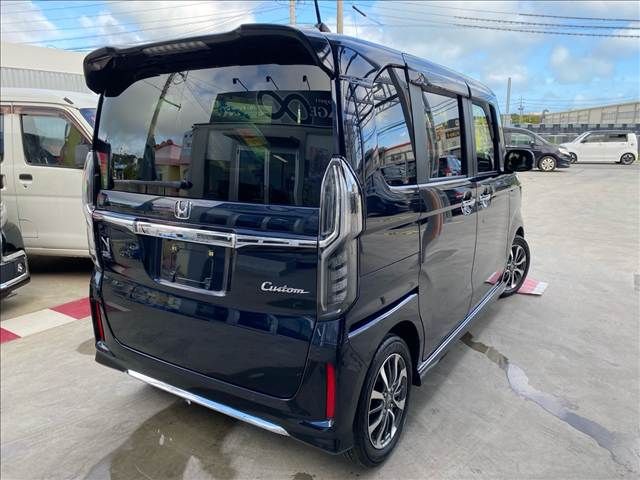 Mazda Bongo front view