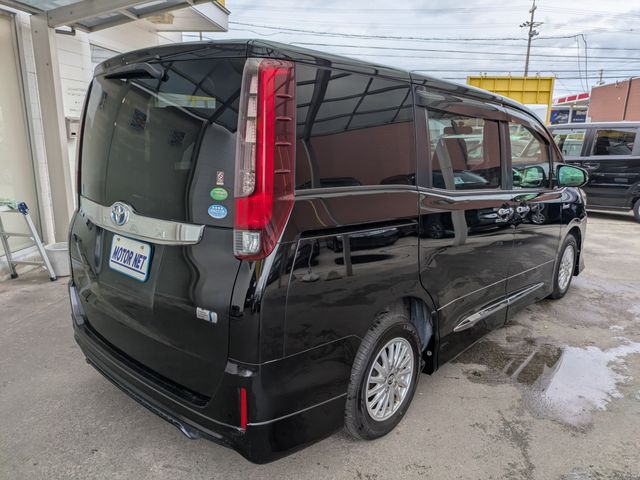 Mazda Bongo front view