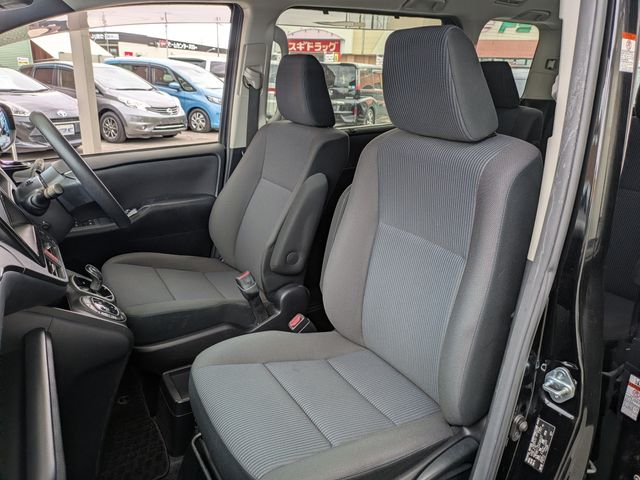 Mazda Bongo rear view