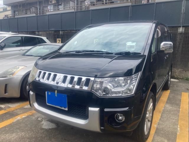 Mazda Bongo front view