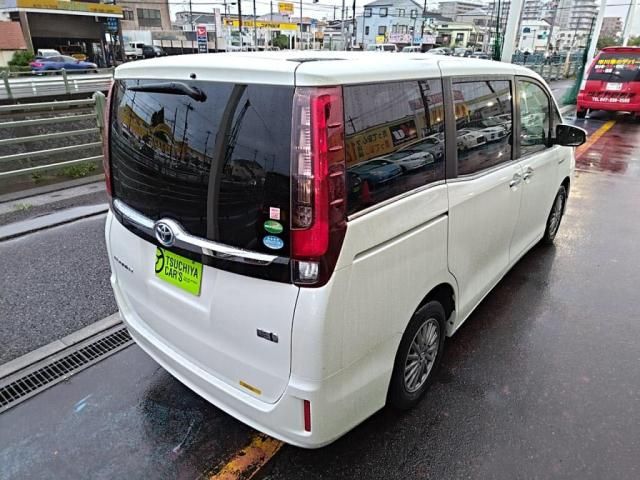 Mazda Bongo front view