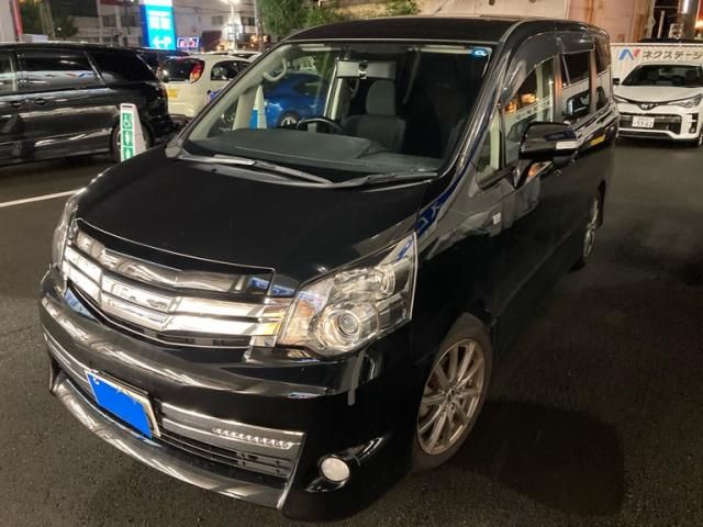 Mazda Bongo front view