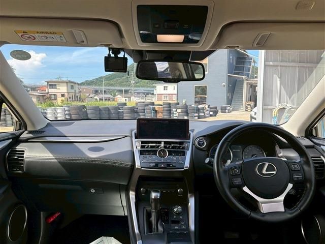 Mazda Bongo front view