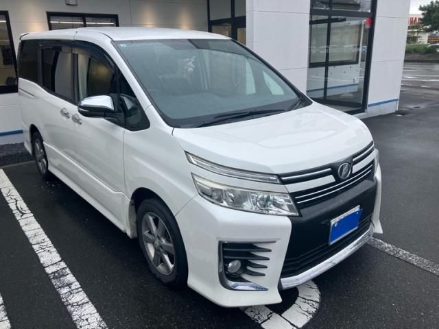 Mazda Bongo front view