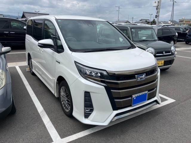 Mazda Bongo front view