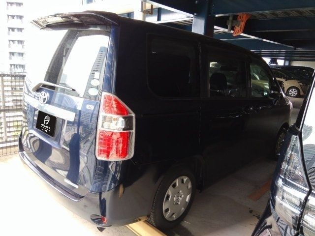 Mazda Bongo rear view
