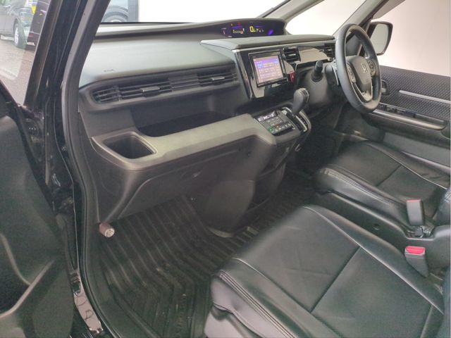 Mazda Bongo rear view