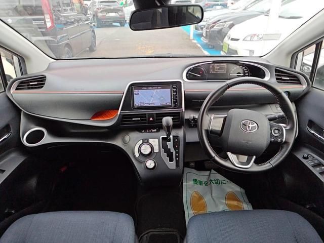 Mazda Bongo rear view