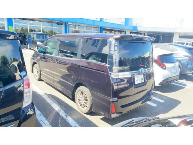 Mazda Bongo front view