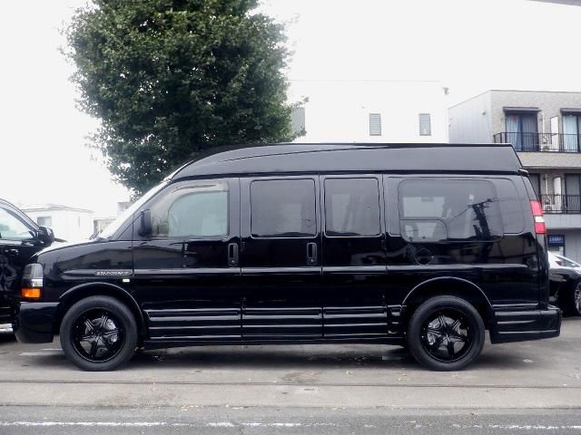 Mazda Bongo front view