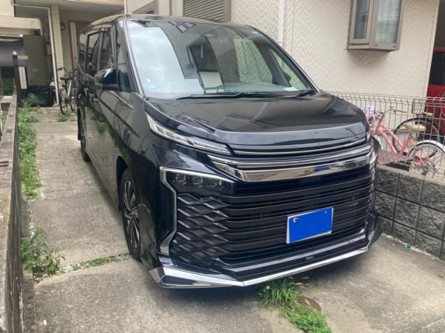 Mazda Bongo front view