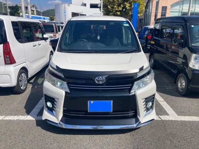 Mazda Bongo front view