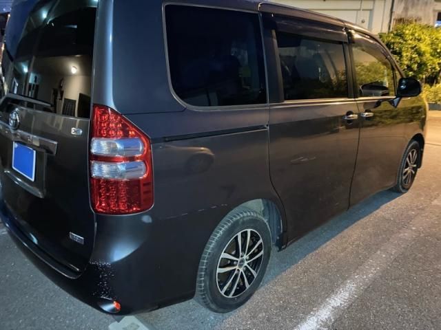 Mazda Bongo rear view