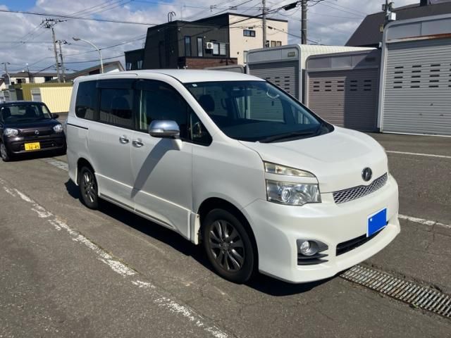 Mazda Bongo front view
