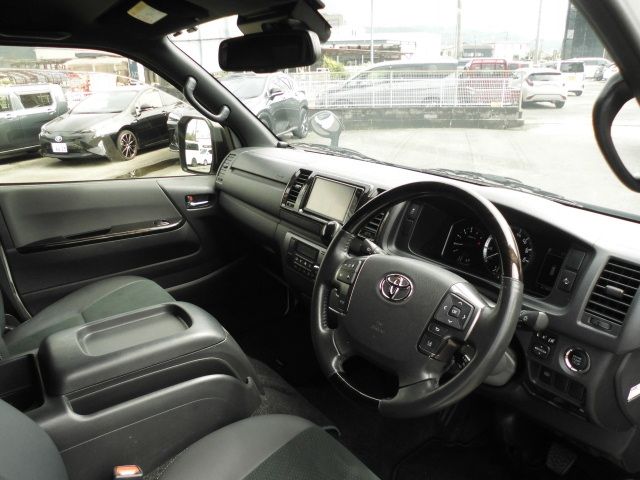 Mazda Bongo front view