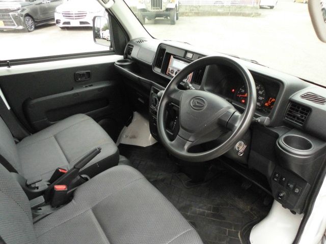 Mazda Bongo front view