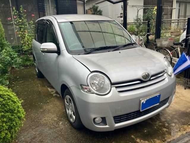 Mazda Bongo front view