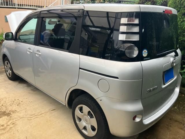 Mazda Bongo rear view