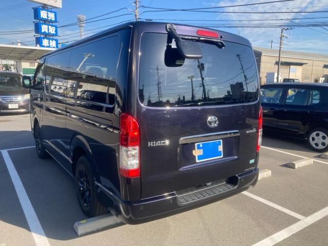 Mazda Bongo front view