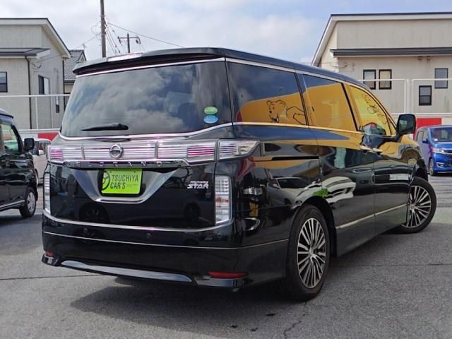 Mazda Bongo front view