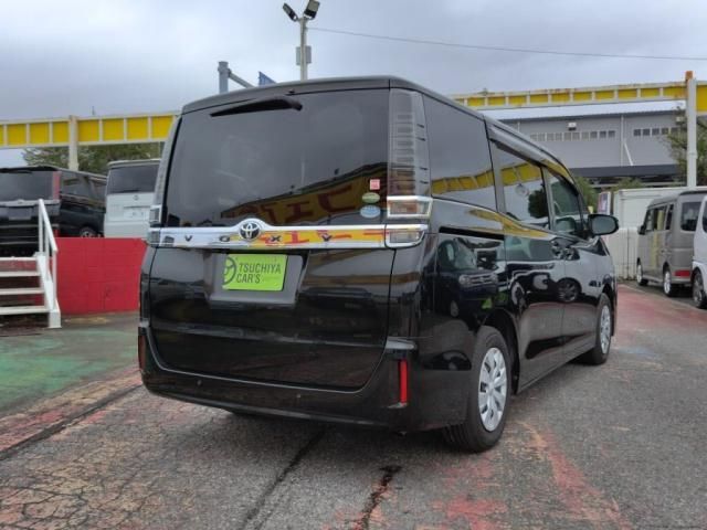 Mazda Bongo front view