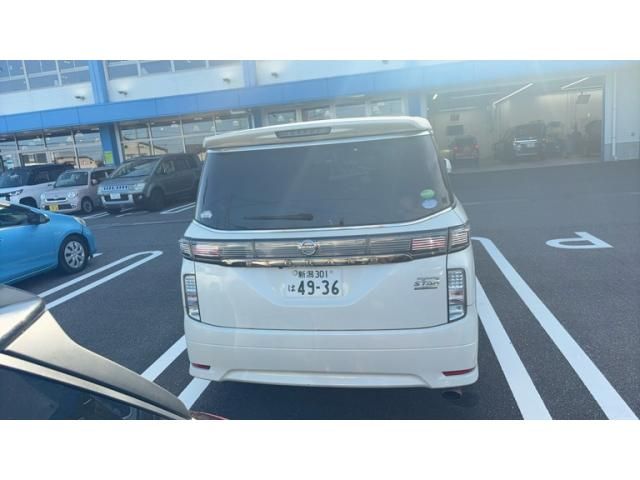 Mazda Bongo front view