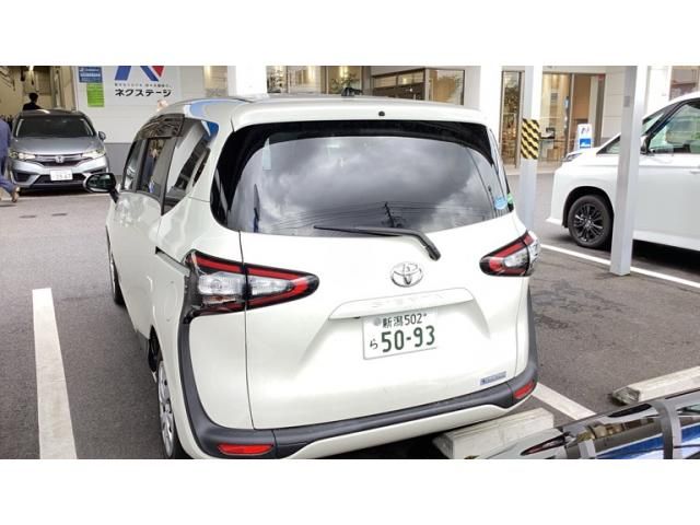 Mazda Bongo front view