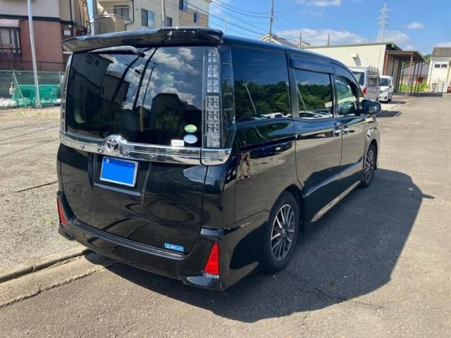 Mazda Bongo front view