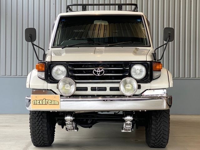 Mazda Bongo front view