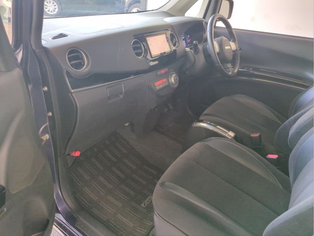 Mazda Bongo rear view