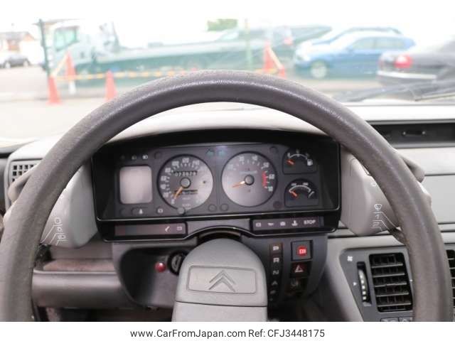 Mazda Bongo front view