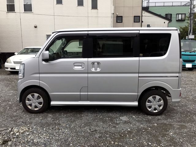 Mazda Bongo front view