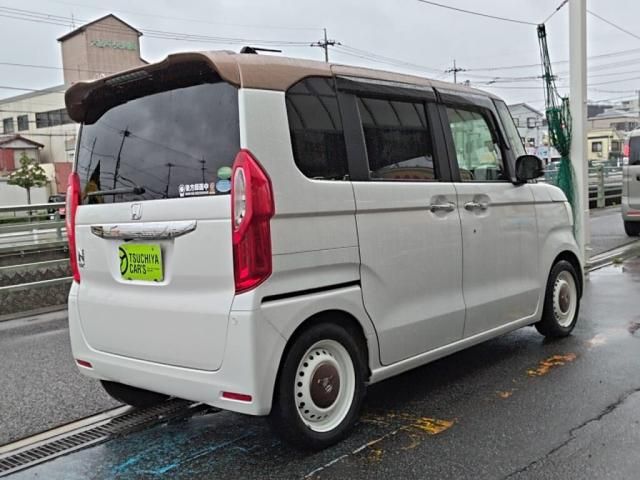 Mazda Bongo front view