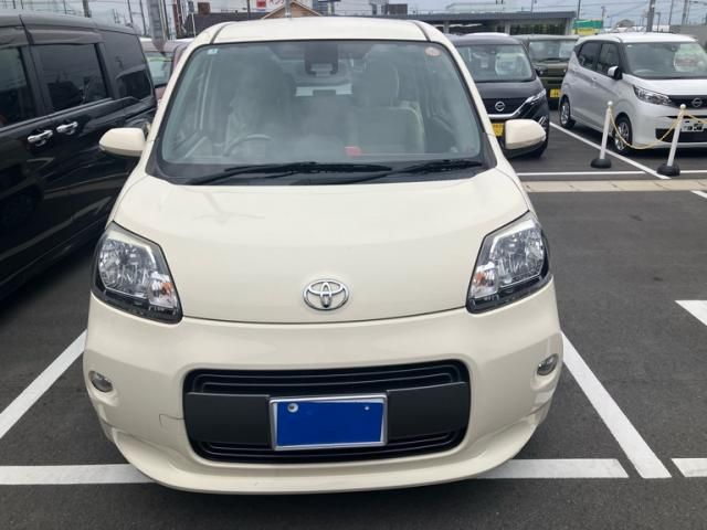 Mazda Bongo front view
