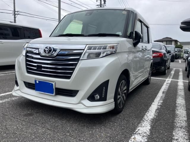 Mazda Bongo front view