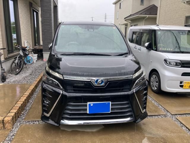Mazda Bongo front view