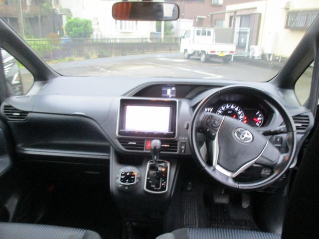 Mazda Bongo front view