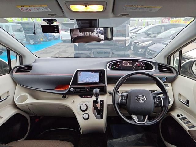 Mazda Bongo rear view