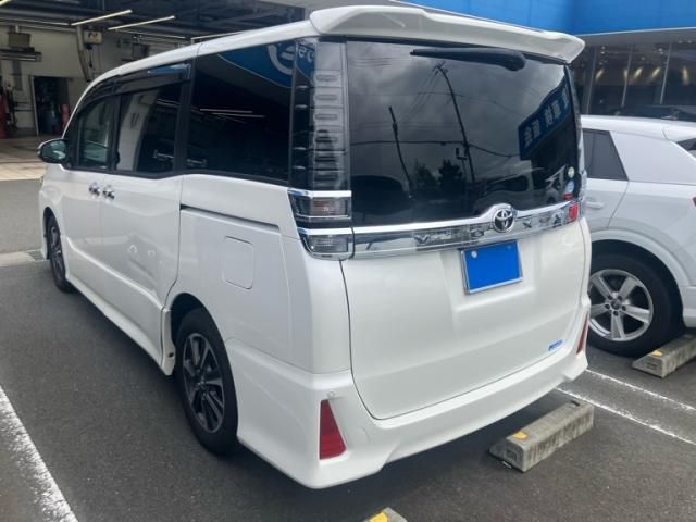 Mazda Bongo front view