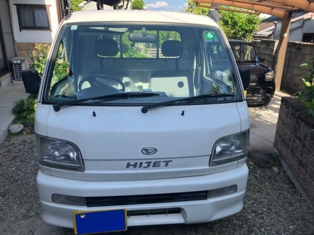 Mazda Bongo front view