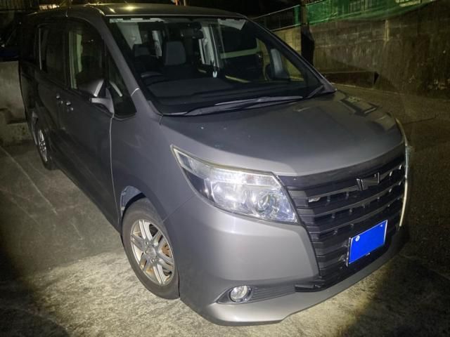 Mazda Bongo front view